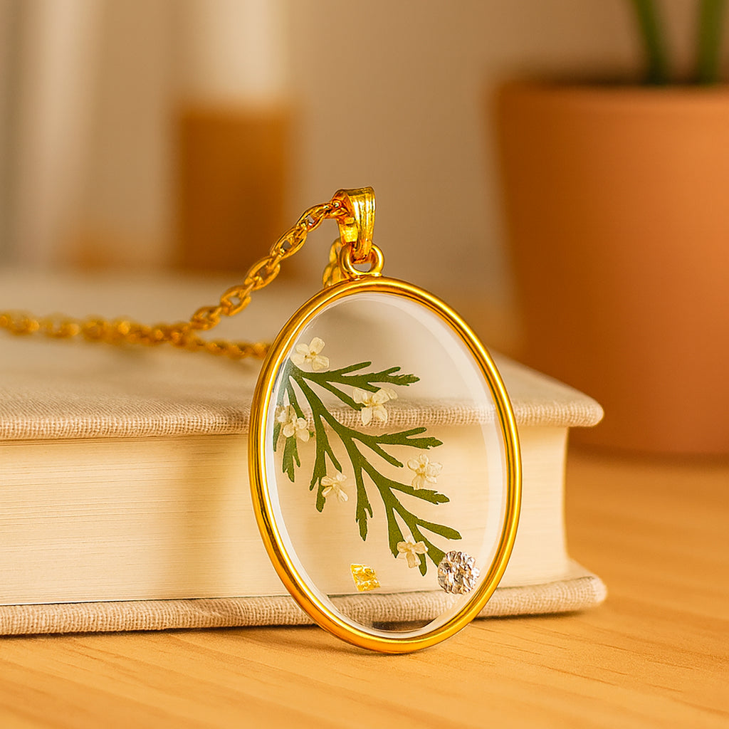 Collar de Acero Inoxidable Dorado con Flores de Encaje de la Reina Ana y Zirconias Blancas