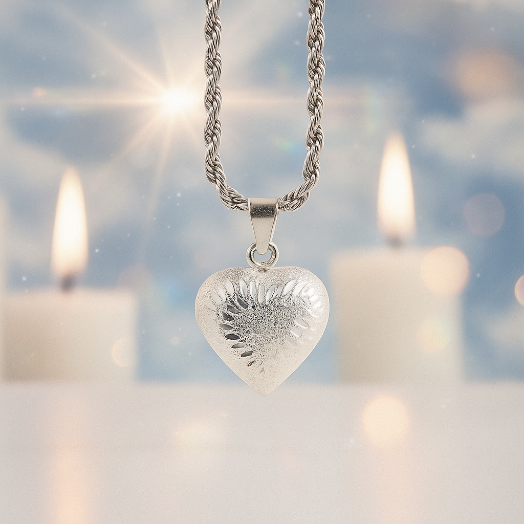 Collar Corazón Llamador de Ángeles en Baño de Plata con Cadena de Acero Inoxidable