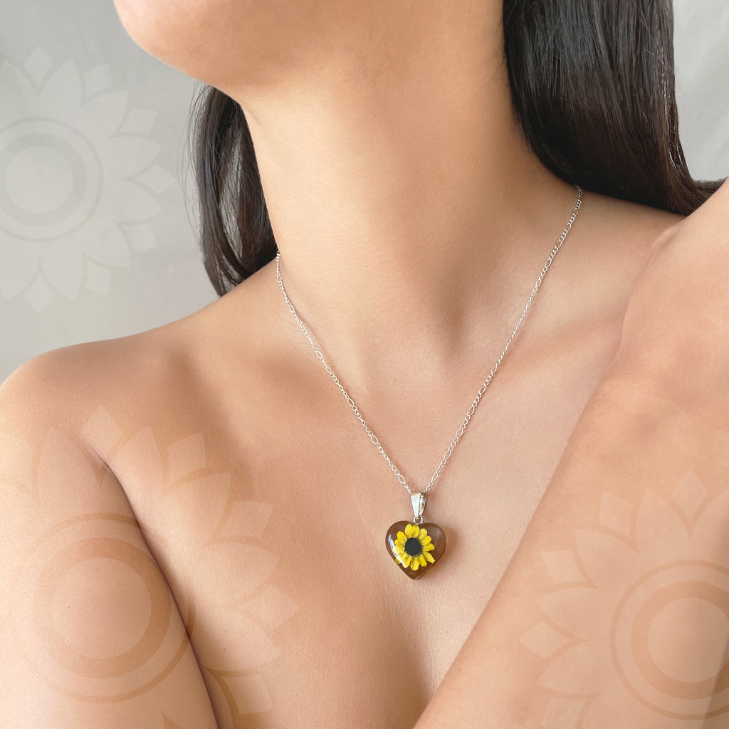 Collar Girasol en Plata con Tarjeta Inspirada en Película Shrek "Tú sí eres bonita"