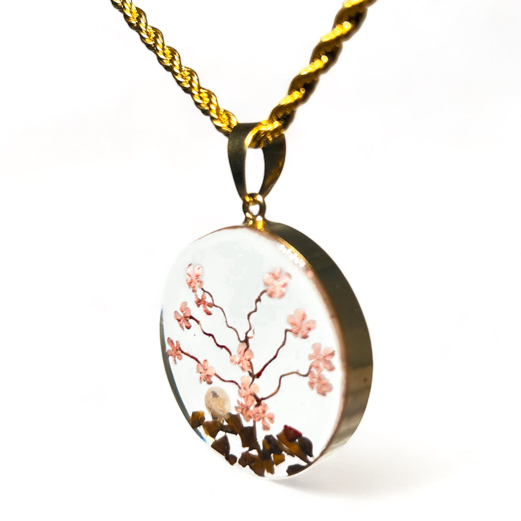 Collar Árbol de Cerezo Rosa en Baño de Oro de 14 K con Piedras de Ojo de Tigre y Flores Naturales