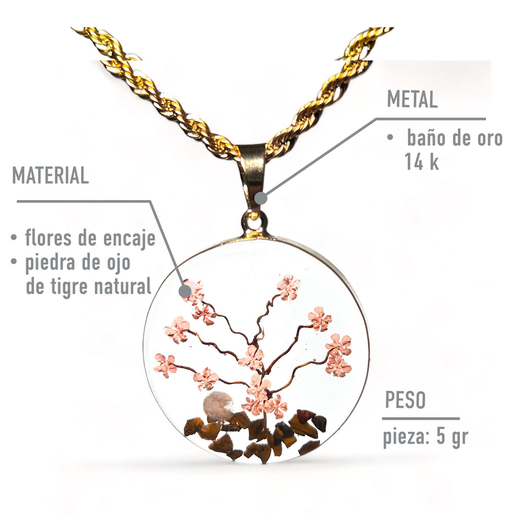 Collar Árbol de Cerezo Rosa en Baño de Oro de 14 K con Piedras de Ojo de Tigre y Flores Naturales