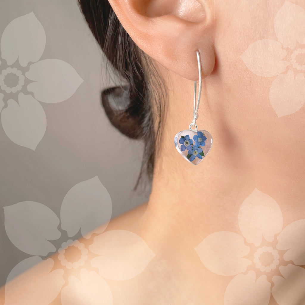 Aretes con Flores de Nomeolvides en Corazón de Plata