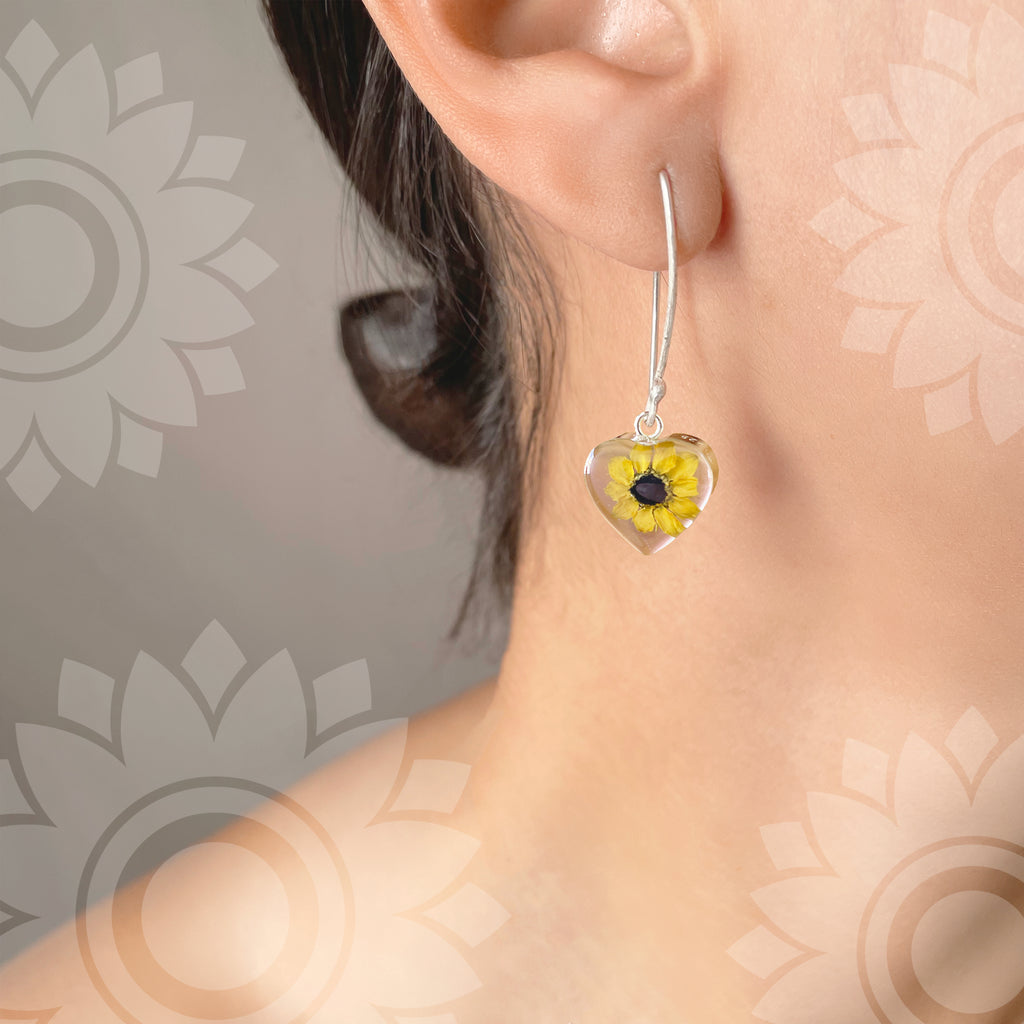Aretes con Girasol Natural en Corazón de Plata 925