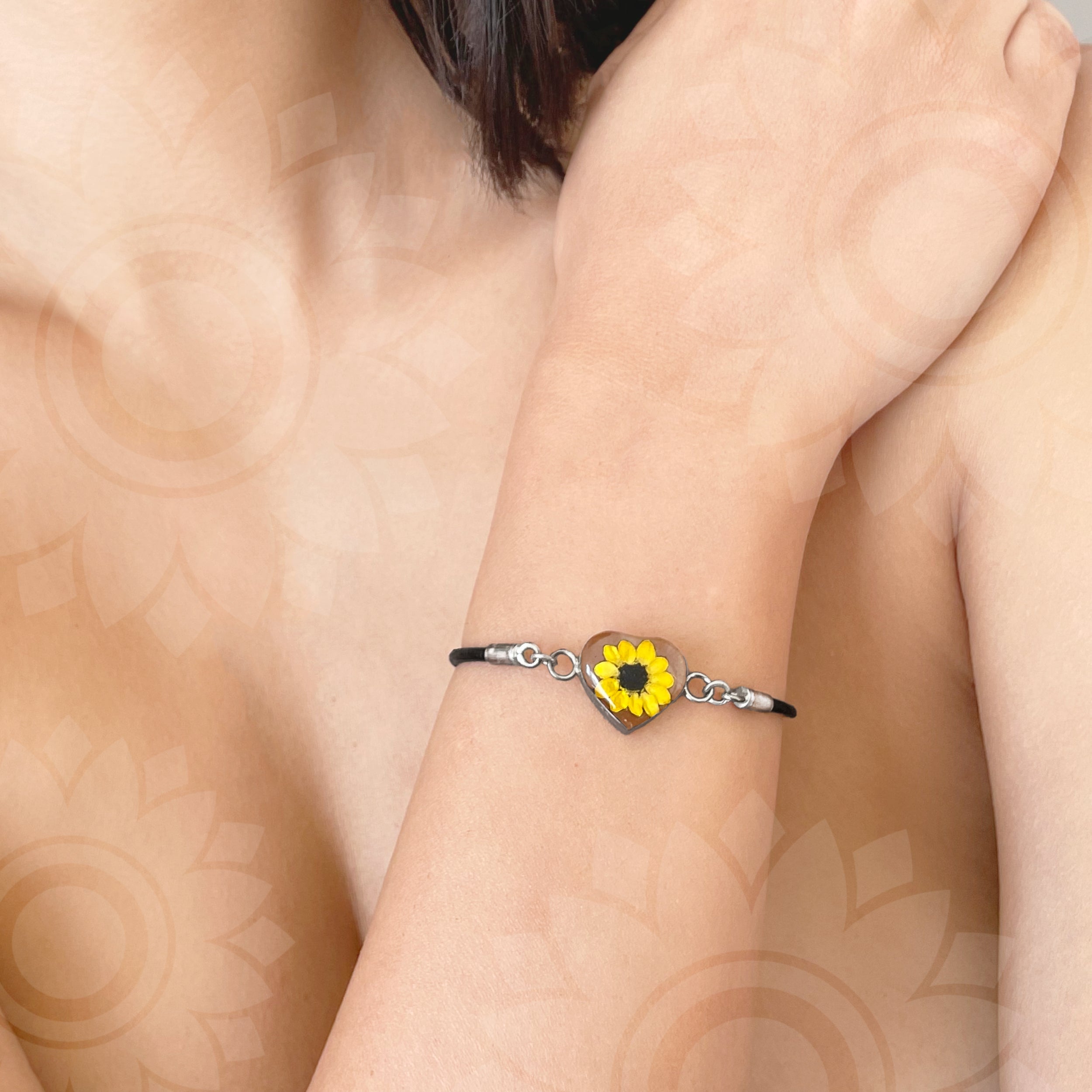 Pulsera Corazón de Girasol en Plata 925 con Cuero Negro