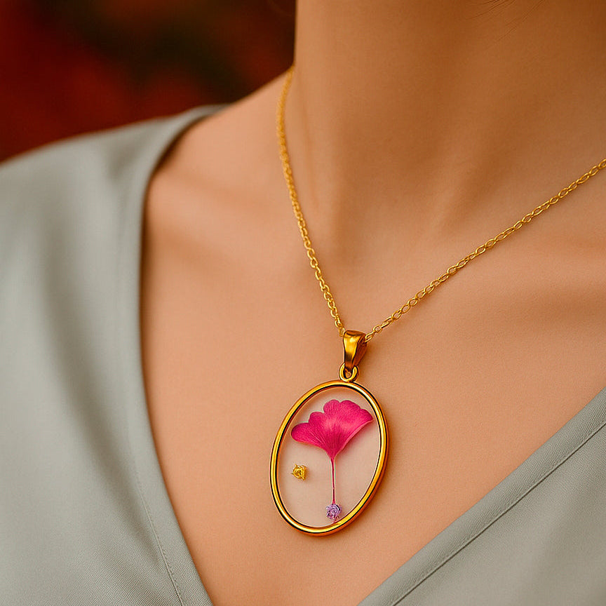 Collar de Acero Inoxidable Dorado con Flor Natural de Nube y Zirconia Rosa