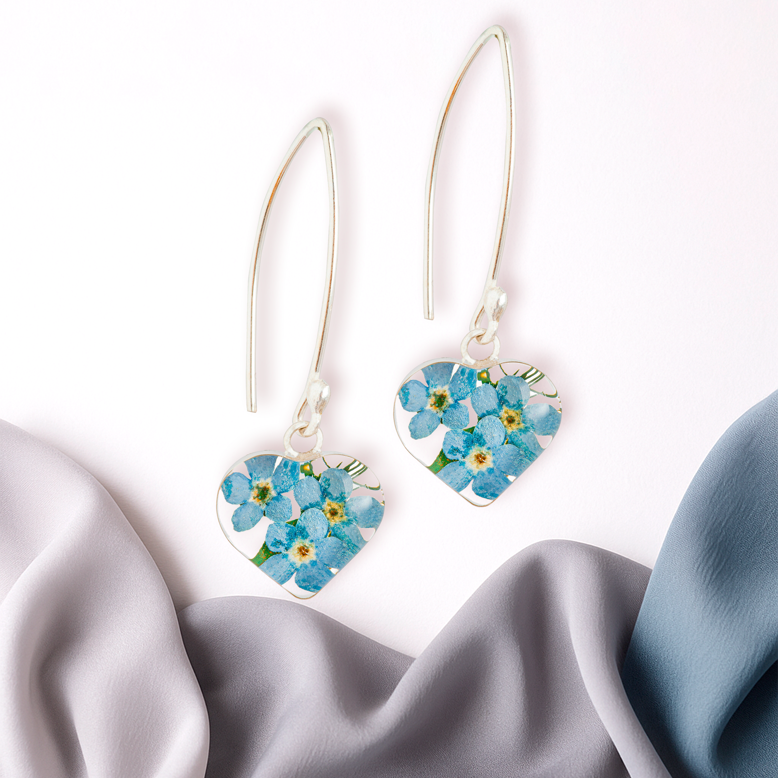 Aretes con Flores de Nomeolvides en Corazón de Plata