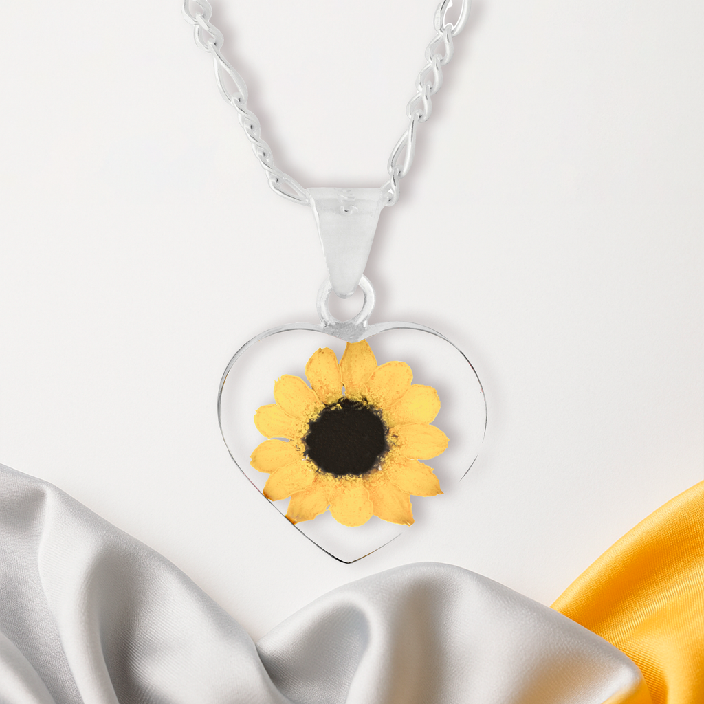 Collar de Girasol Eterno en Corazón de Plata