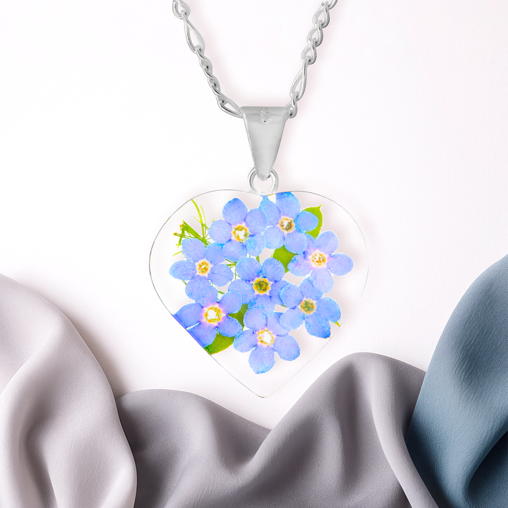 Collar con Flores Eternas de Nomeolvides en Corazón de Plata 925