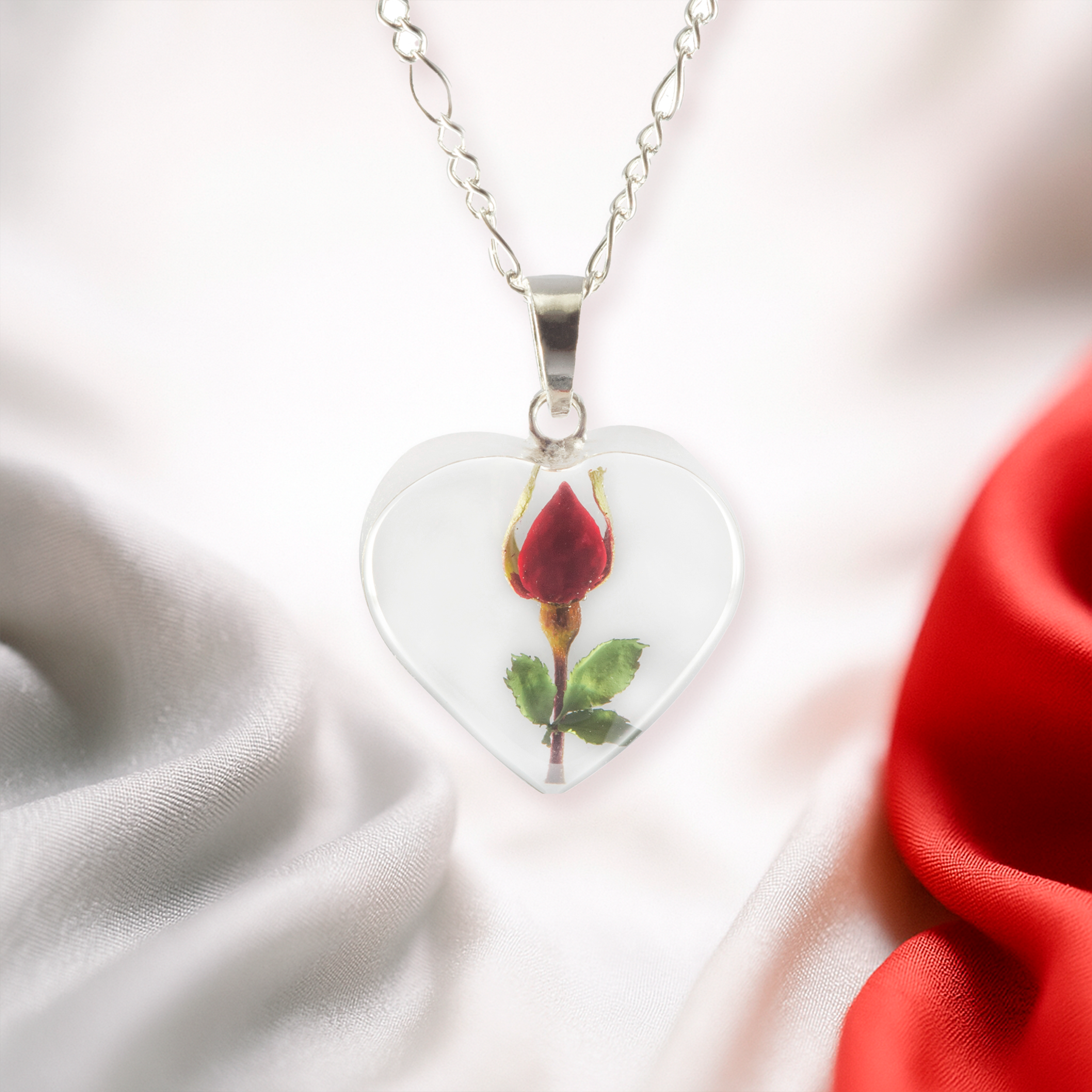 Collar de Corazón de Plata con Rosa Natural