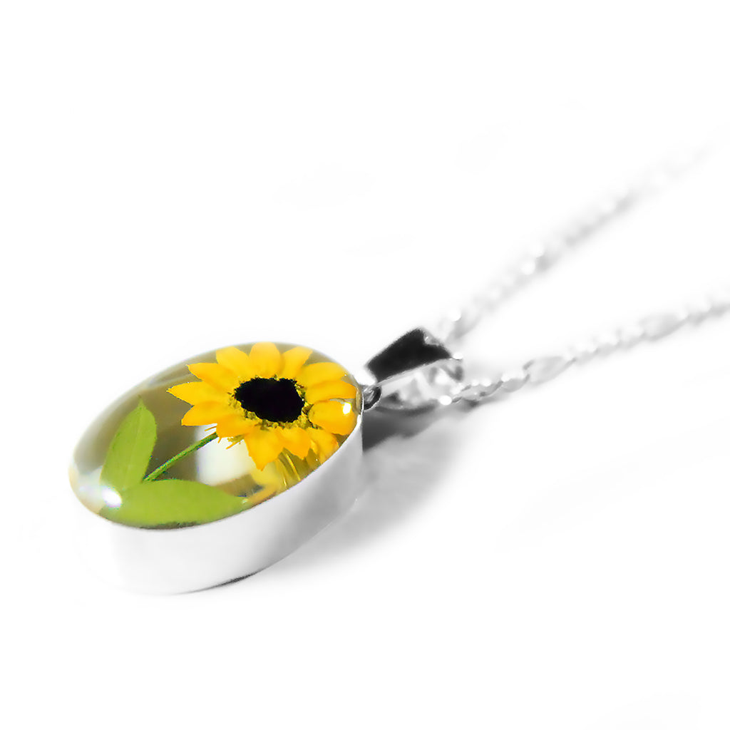 Collar de Girasol Eterno en Óvalo de Plata 925