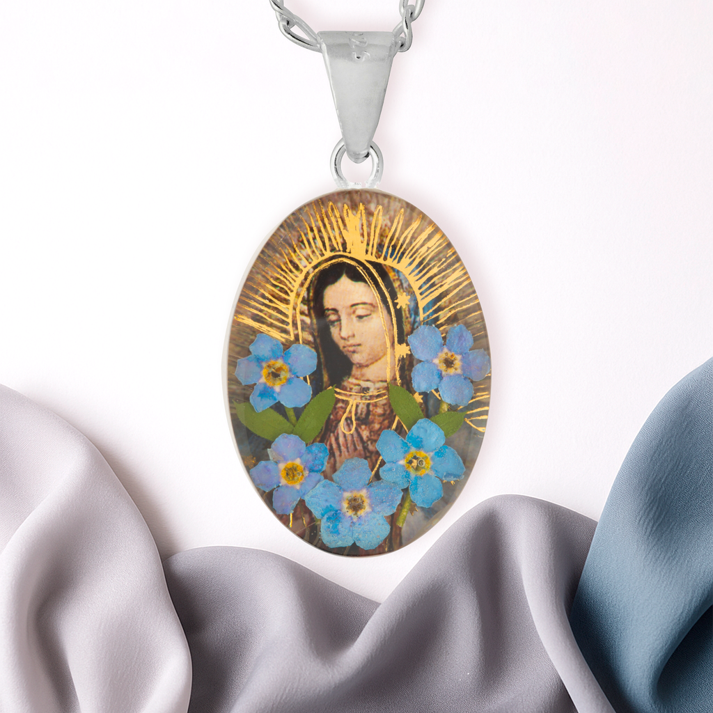 Medalla Virgen de Guadalupe en Plata con Nomeolvides