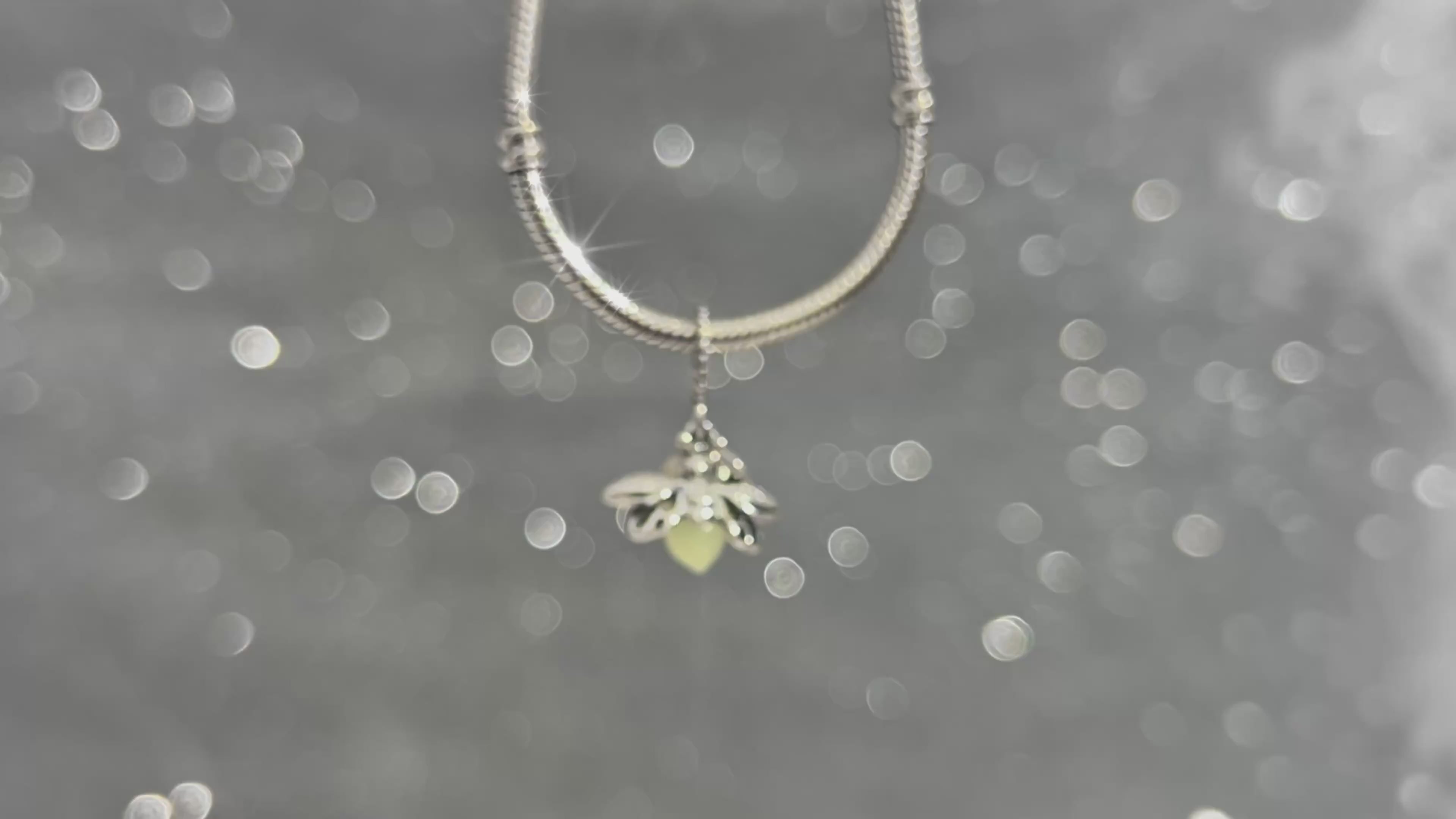 Charm Luciérnaga Evangeline