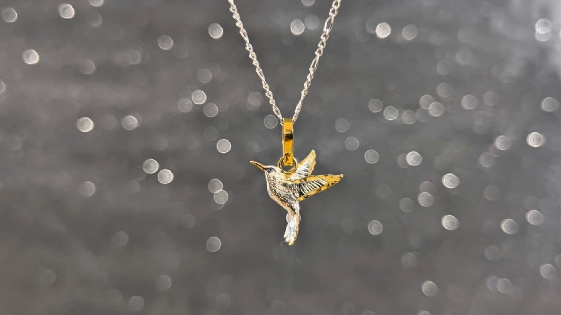 Collar colibrí de plata 925 con baño de oro .